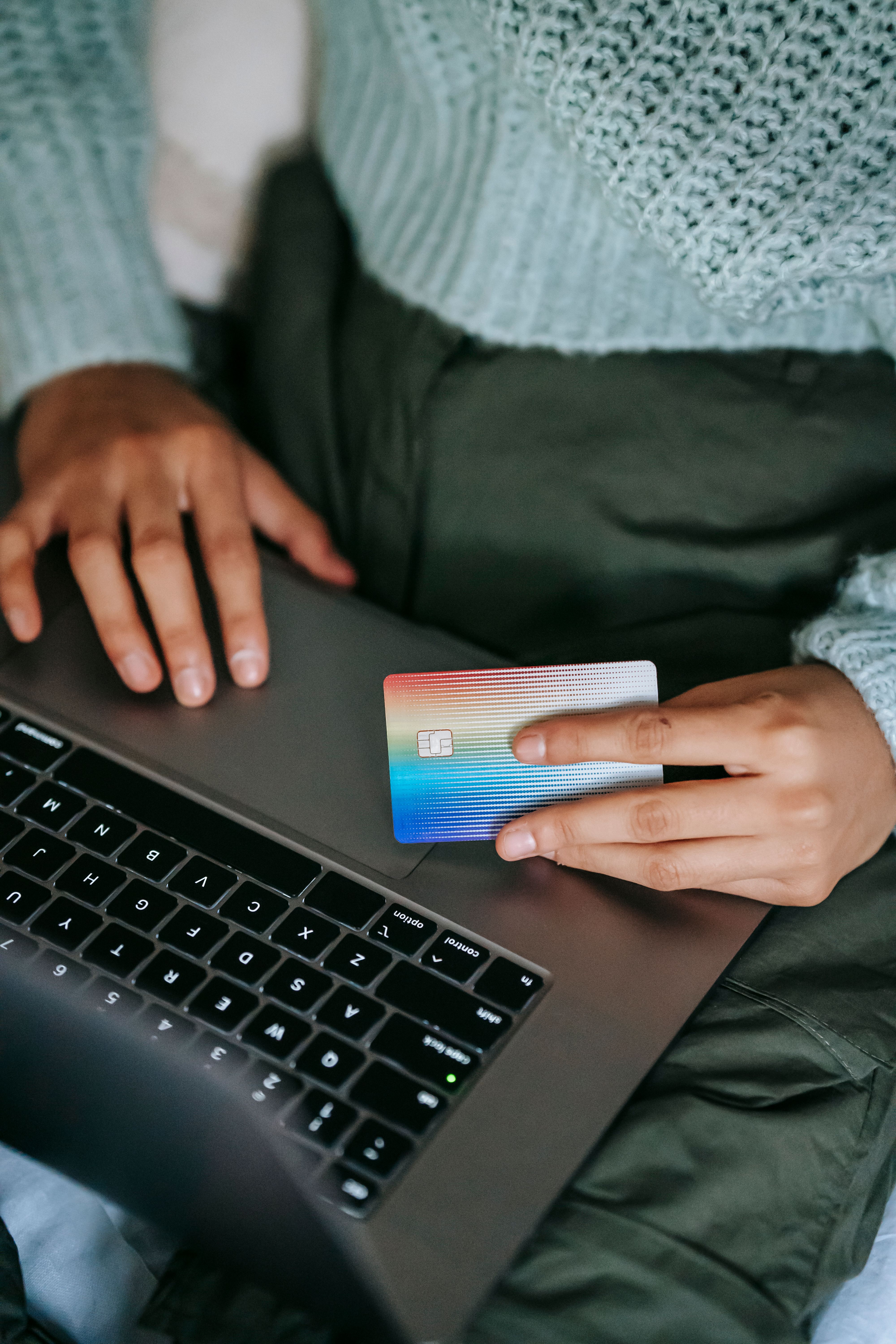Nearly 80 Percent of Polish Companies Open to AI Agent Purchases, Adyen Survey Finds