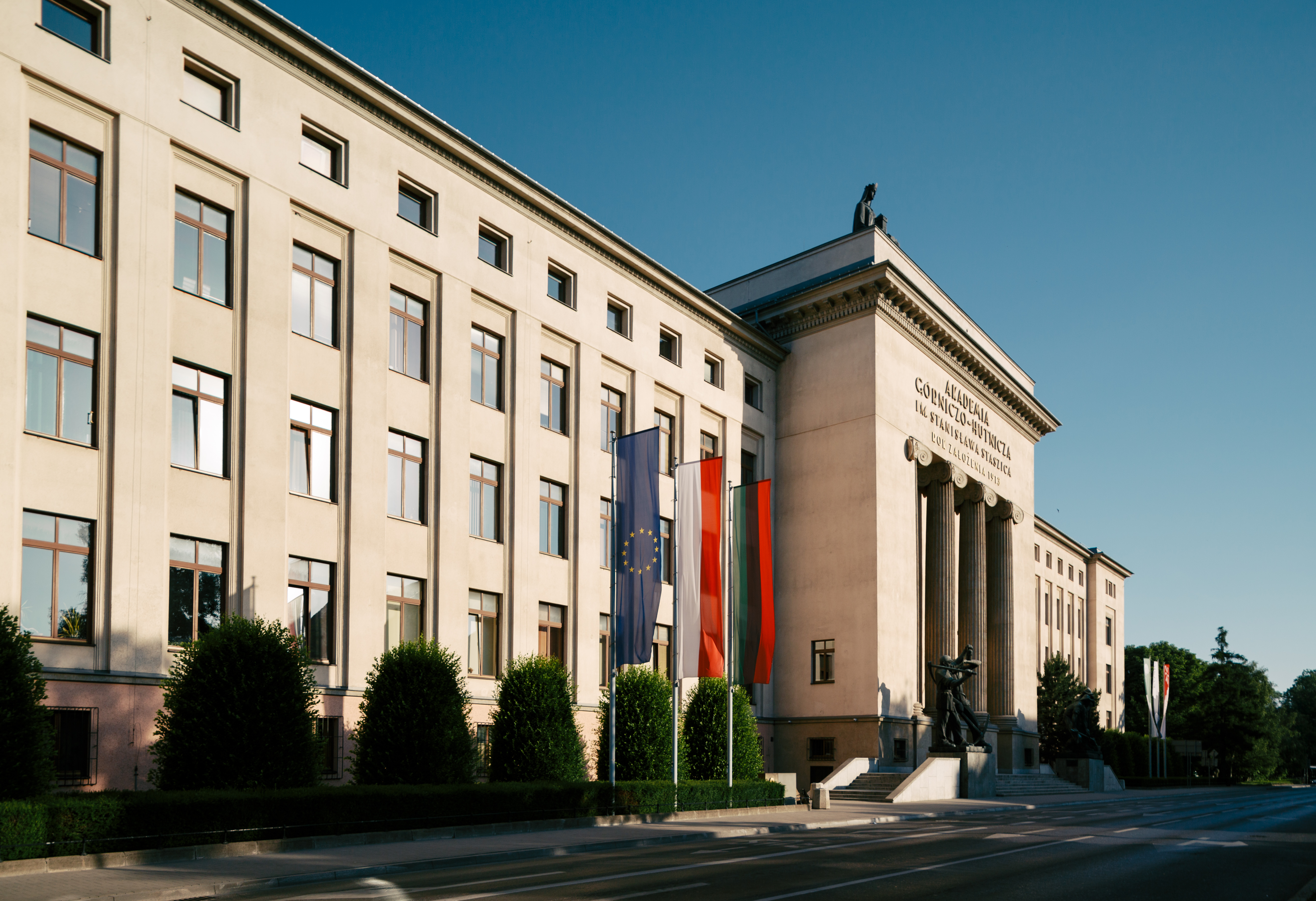 AI Accelerates Attacks on Polish Universities, Experts Call for Joint Defense
