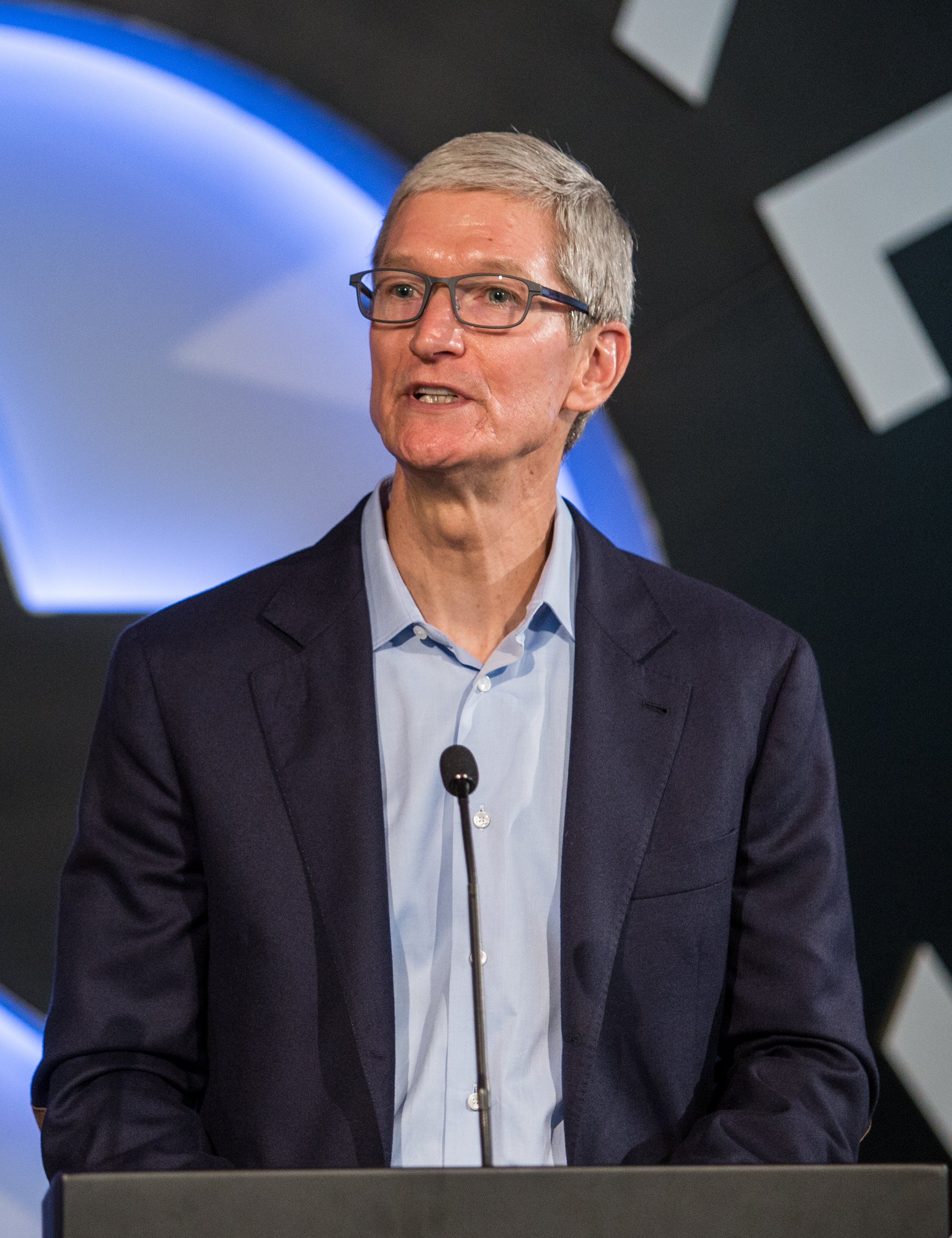 Amazon and Apple Beat Forecasts: AWS Grows Fastest Since 2021, Tim Cook Leads Final Earnings Call