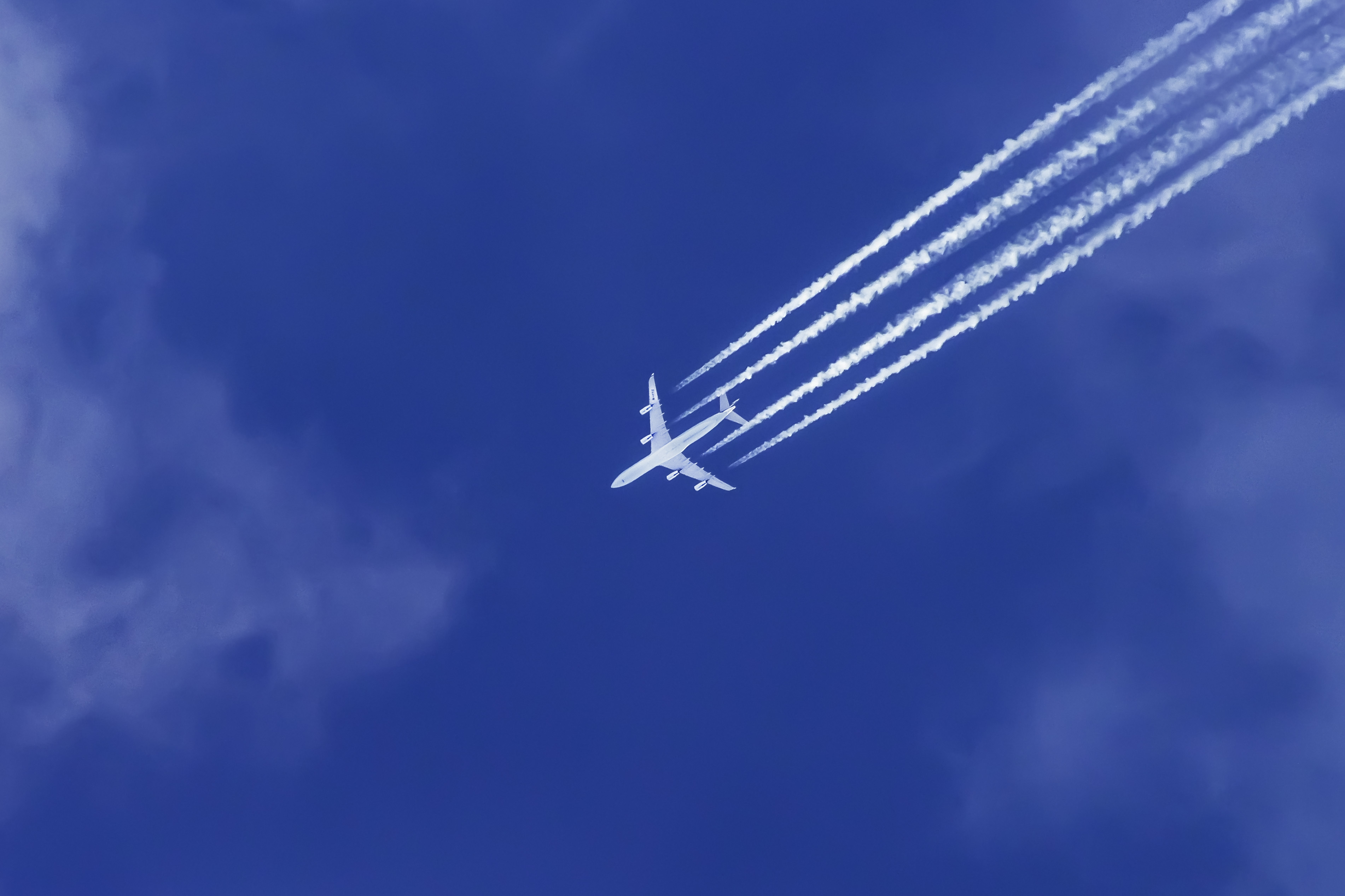 Cathay Pacific i Google ograniczają ślad klimatyczny smug kondensacyjnych o 40 procent