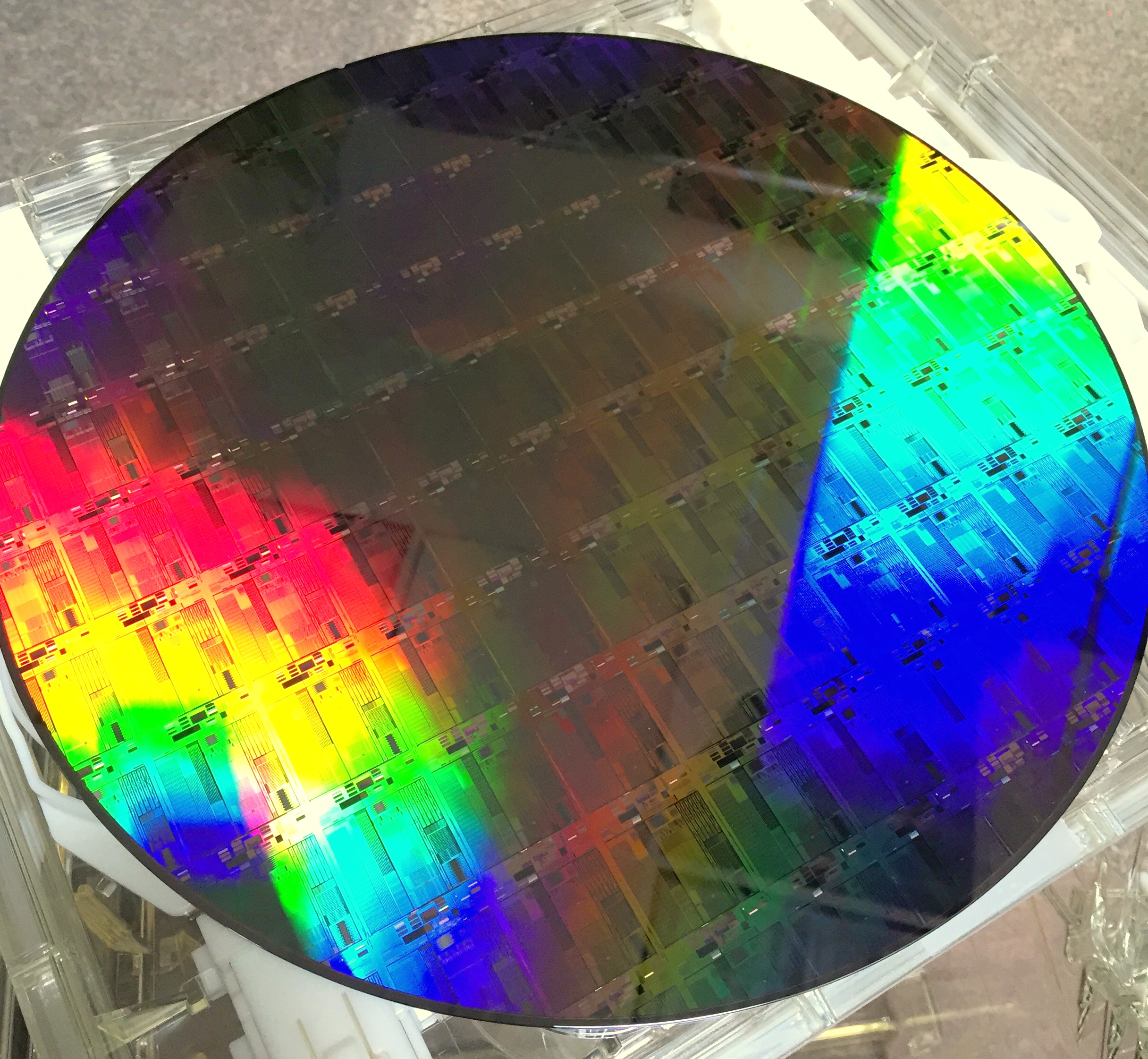 Chinese Scientists Link Chips With Light, Speed Up AI Inference 149x
