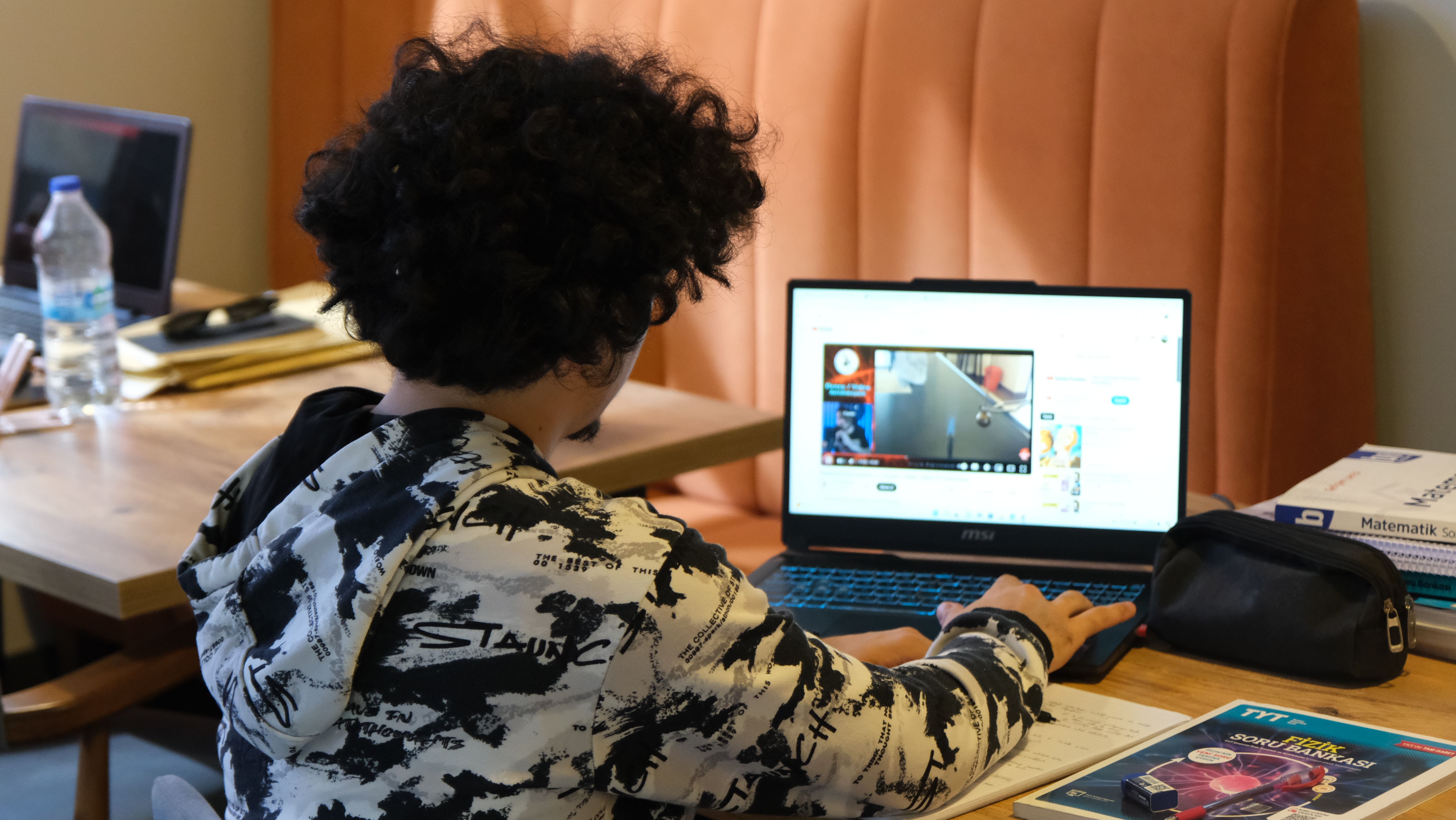 70 Percent of EU Teens Use AI for Homework, Karpacz Debate Shows