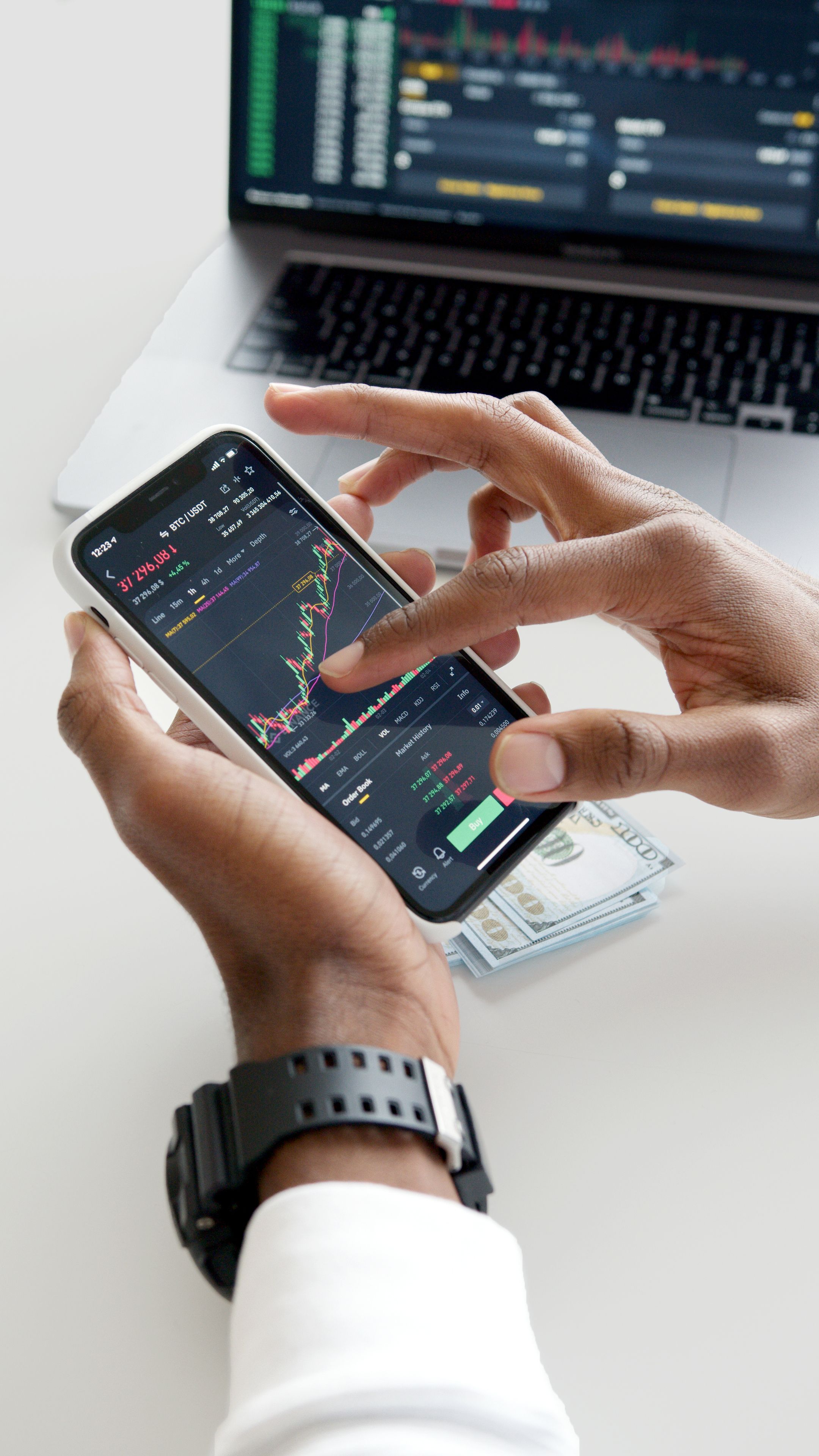 One in Four Americans Ask AI Chatbots About Personal Finance, Gen Z Loses the Most