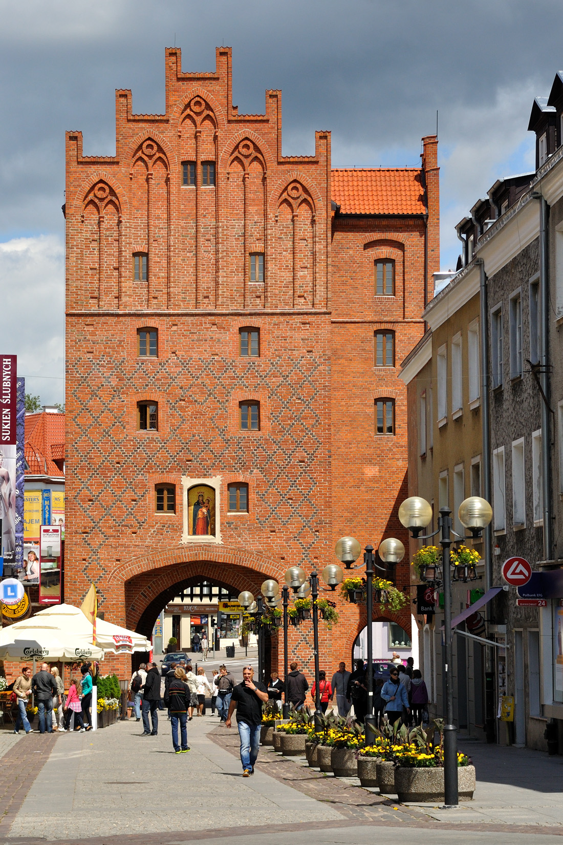Olsztyn Half-Marathon Medal Riddled With AI Errors, City Demands Fix