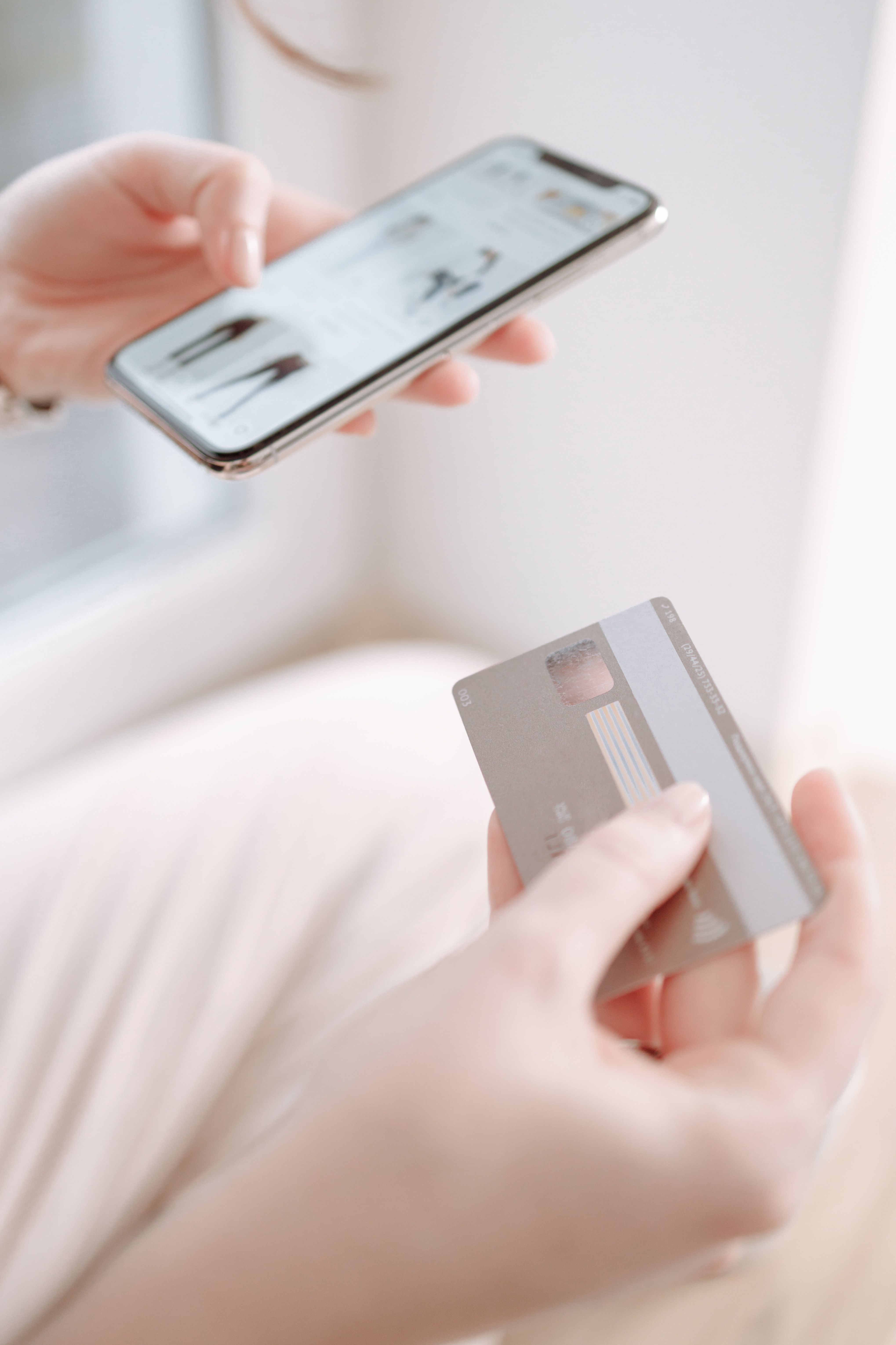 Poll: Young Poles Trust AI Recommendations More Than Influencers