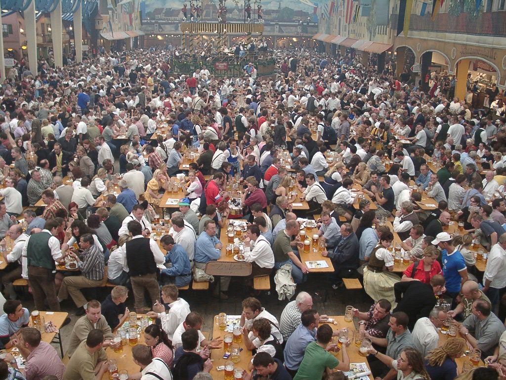 Monachium wprowadza kamery AI do monitorowania tłumu na Oktoberfeście 2026