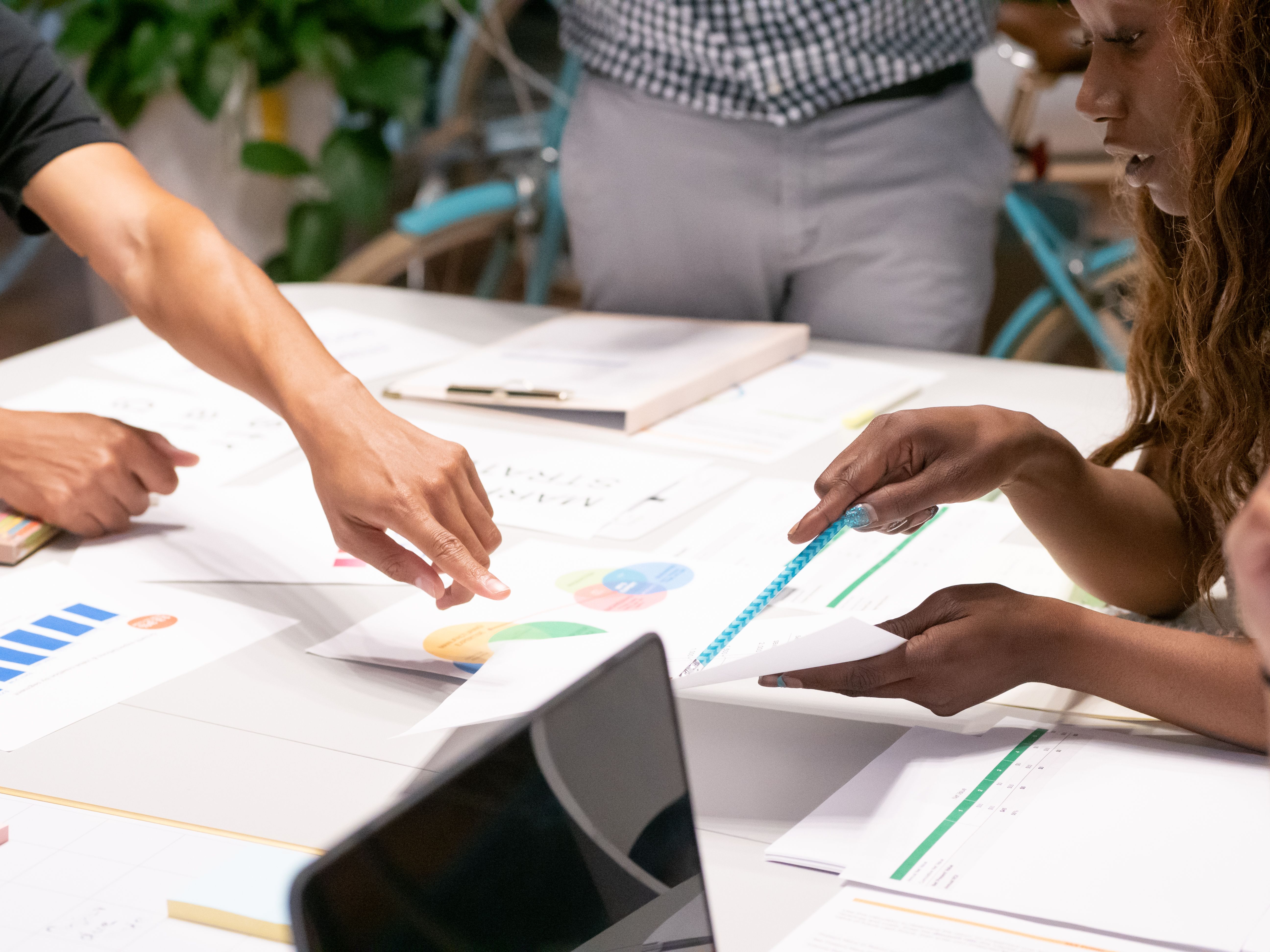 Study: AI-Generated Ads Underperform Human-Made Ads in Sales Effectiveness